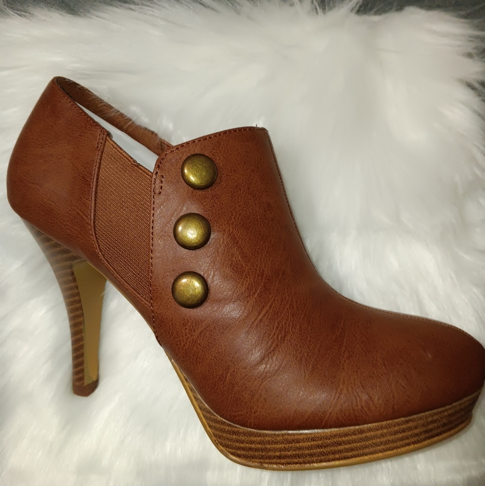 NEW FIONI KOKO Cognac Ankle Boots